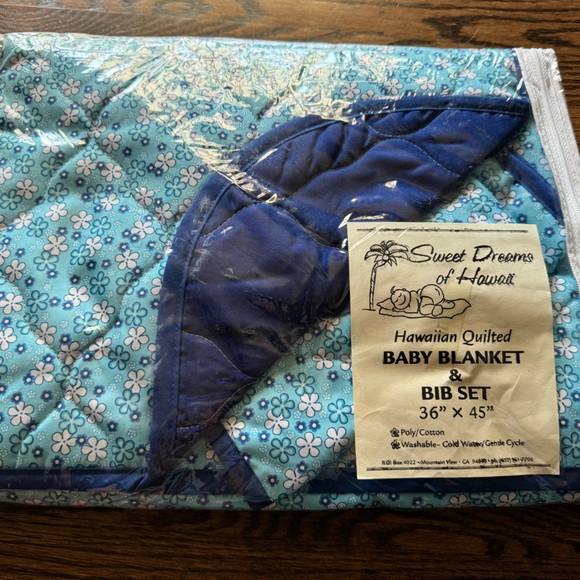 Hawaiian Quilted Baby Blanket & Bib Set - Picture 2 of 4